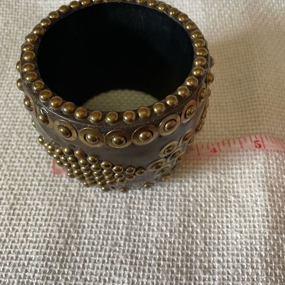 Cuff bracelet with goldtone studs - Picture 6 of 7